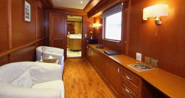 Pandaw MY Andaman Explorer Accommodation 12.jpg